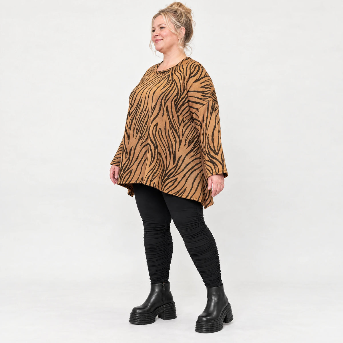 Feinstrickshirt in Braun/Schoko mit fließender A-Linie weich und flauschig aus Italien