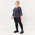 Weiches Langarmshirt in Blau/Braun aus Feinstrick mit Flauschgarn und Rundhalsausschnitt