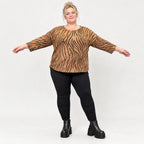 Italienisches Feinstrickshirt in Braun/Schoko aus flauschigem Garn mit lockerer Passform