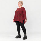 Flauschiges Feinstrickshirt aus Italien in Rot/Braun gemustert mit Rundhals und A-Linie