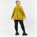 Kuscheliges Langarmshirt aus flauschigem Feinstrick in A-Linie mit Gelb/Schwarz Muster