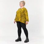 Kuscheliges Langarmshirt aus flauschigem Feinstrick in A-Linie mit Gelb/Schwarz Muster