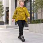 Kuscheliges Langarmshirt aus flauschigem Feinstrick in A-Linie mit Gelb/Schwarz Muster