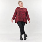 Flauschiges Strickoberteil in Rot/Schwarz mit ausgestellter A-Linie aus weichem Feinstrick