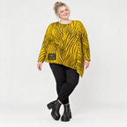 Feinstrickshirt in Gelb/Schwarz mit asymmetrischem Zipfelsaum und flauschigem Garn