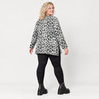 Flauschiges Feinstrickshirt in Grau/Schwarz mit lockerer A-Linie und seitlichen Schlitzen
