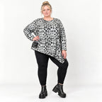Langarmshirt Feinstrick in Grau/Schwarz mit asymmetrischem Zipfelsaum und weichem Garn