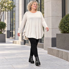 Langarmshirt in Beige aus weichem Modalstretch mit runder Form und Seitennahttaschen