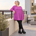 Langarmshirt in Beere aus weichem Modalstretch mit Rundhalsausschnitt und Seitentaschen