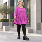 Langarmshirt in Beere aus weichem Modalstretch mit Rundhalsausschnitt und Seitentaschen