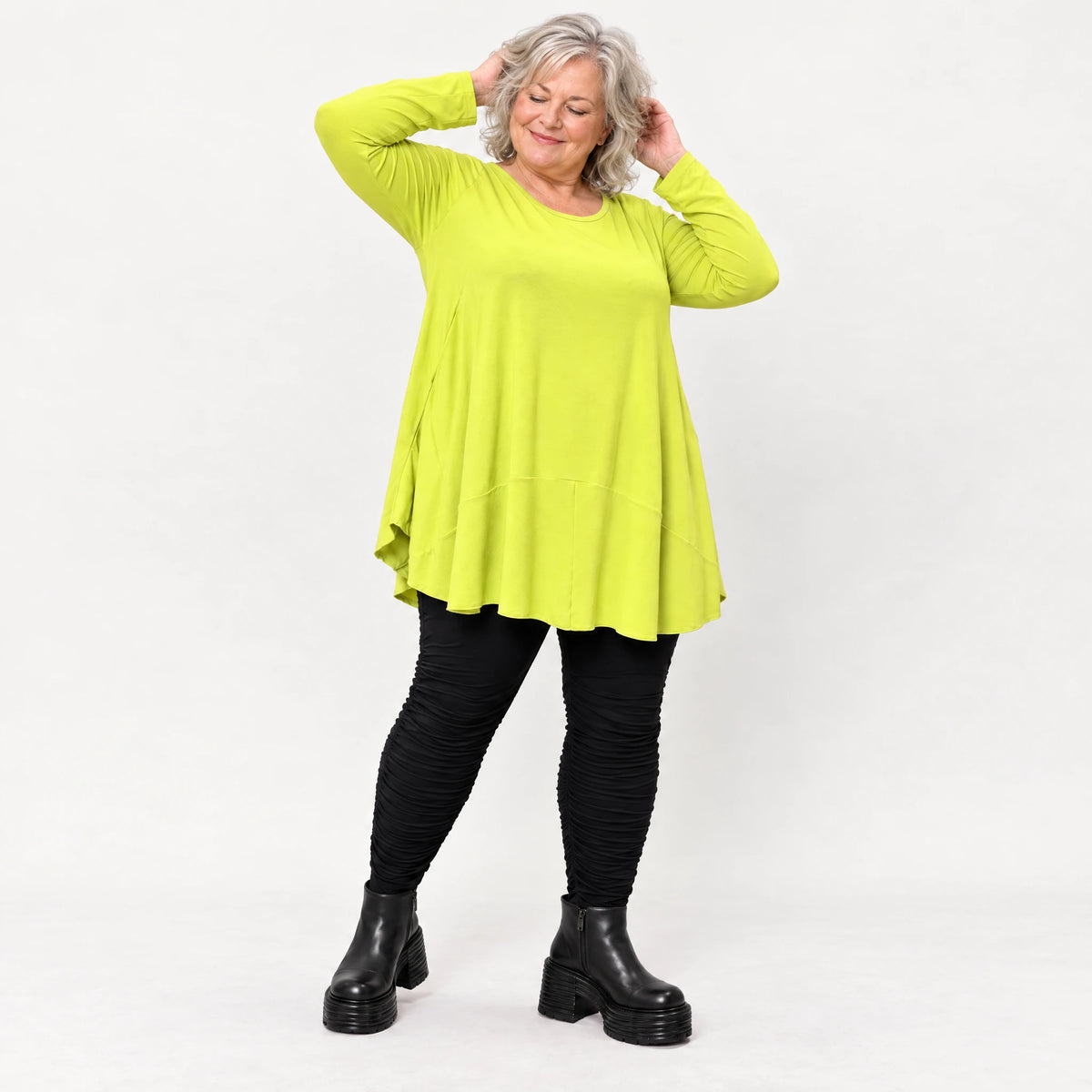 Langarmshirt in frischem Limettengrün aus weichem Modalstretch mit Seitennahttaschen