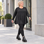 Basic Langarmshirt in Schwarz aus weichem Modal mit Stretch und praktischen Seitentaschen