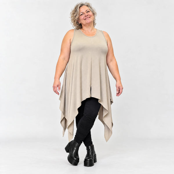 Ärmellose Tunika in Taupe aus weichem Modal Stretch mit lockerer A-Linie und Seitenspitzen