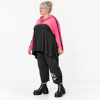 Kuscheliger Überwurf in Pink mit Kapuze und Tunnelzug aus warmem Stretchjersey aus Italien