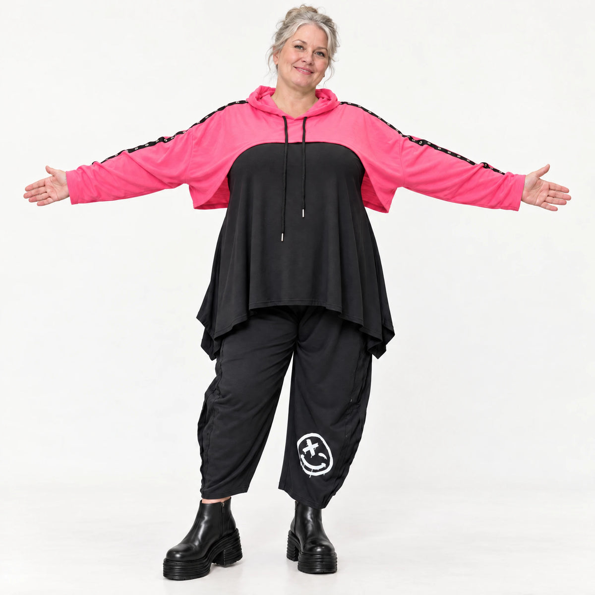 Kuscheliger Überwurf in Pink mit Kapuze und Tunnelzug aus warmem Stretchjersey aus Italien