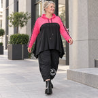 Kuscheliger Überwurf in Pink mit Kapuze und Tunnelzug aus warmem Stretchjersey aus Italien