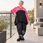Kuscheliger Überwurf in Pink mit Kapuze und Tunnelzug aus warmem Stretchjersey aus Italien