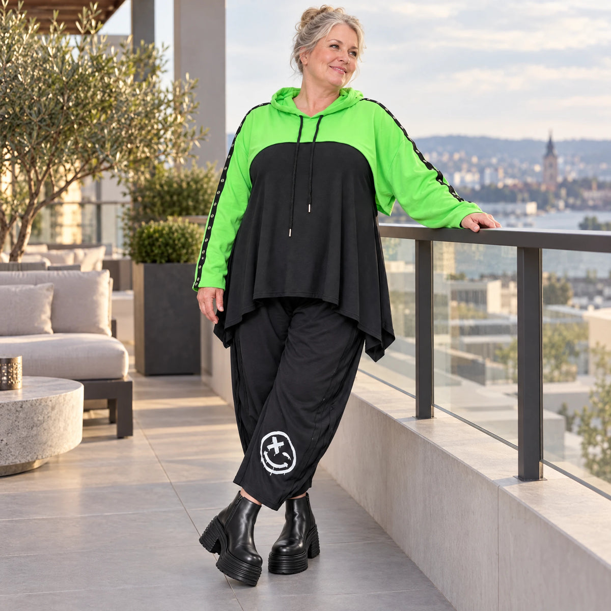 Überwurf in frischem Grün aus weichem Stretchjersey mit gerader Form und Vokuhilalinie