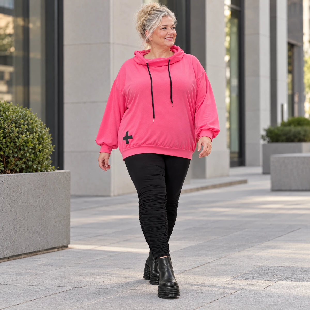 Hoodie in leuchtendem Pink aus weichem Stretchjersey mit Kapuze und gerader Schnittform