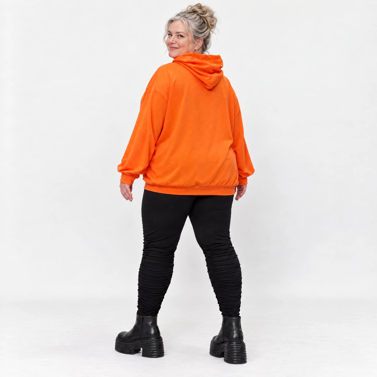 Hoody in leuchtendem Orange aus weichem Stretchjersey mit Kapuze und langen Ärmeln