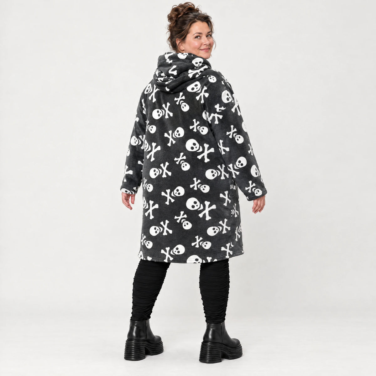 Kuscheliges Plüsch Hoodiekleid in Grau/Weiß mit Tunnelzugkapuze gerader Form und Langarm