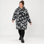 Kuscheliges Plüsch Hoodiekleid in Grau/Weiß mit Tunnelzugkapuze gerader Form und Langarm