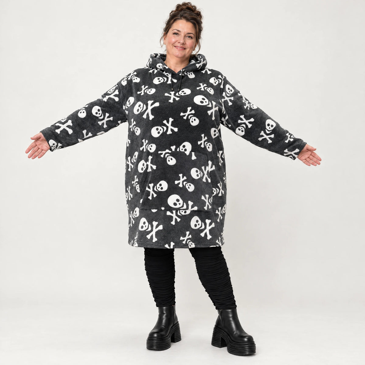 Kuscheliges Plüsch Hoodiekleid in Grau/Weiß mit Tunnelzugkapuze gerader Form und Langarm