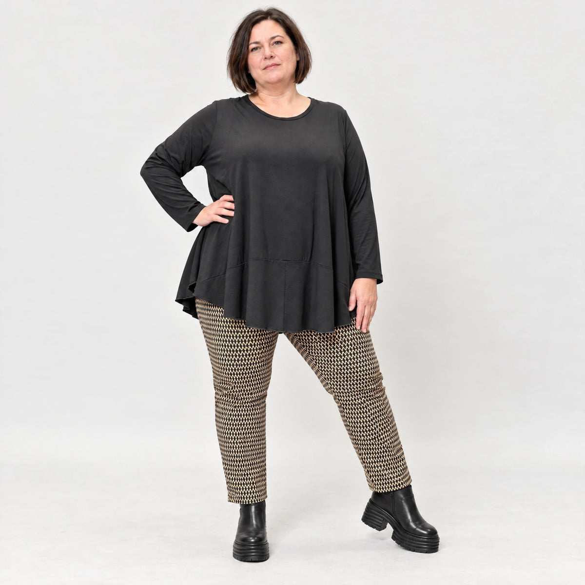 Karottenhose in Cognac/Schwarz aus weichem Bengaline Stretch mit elastischem Bund