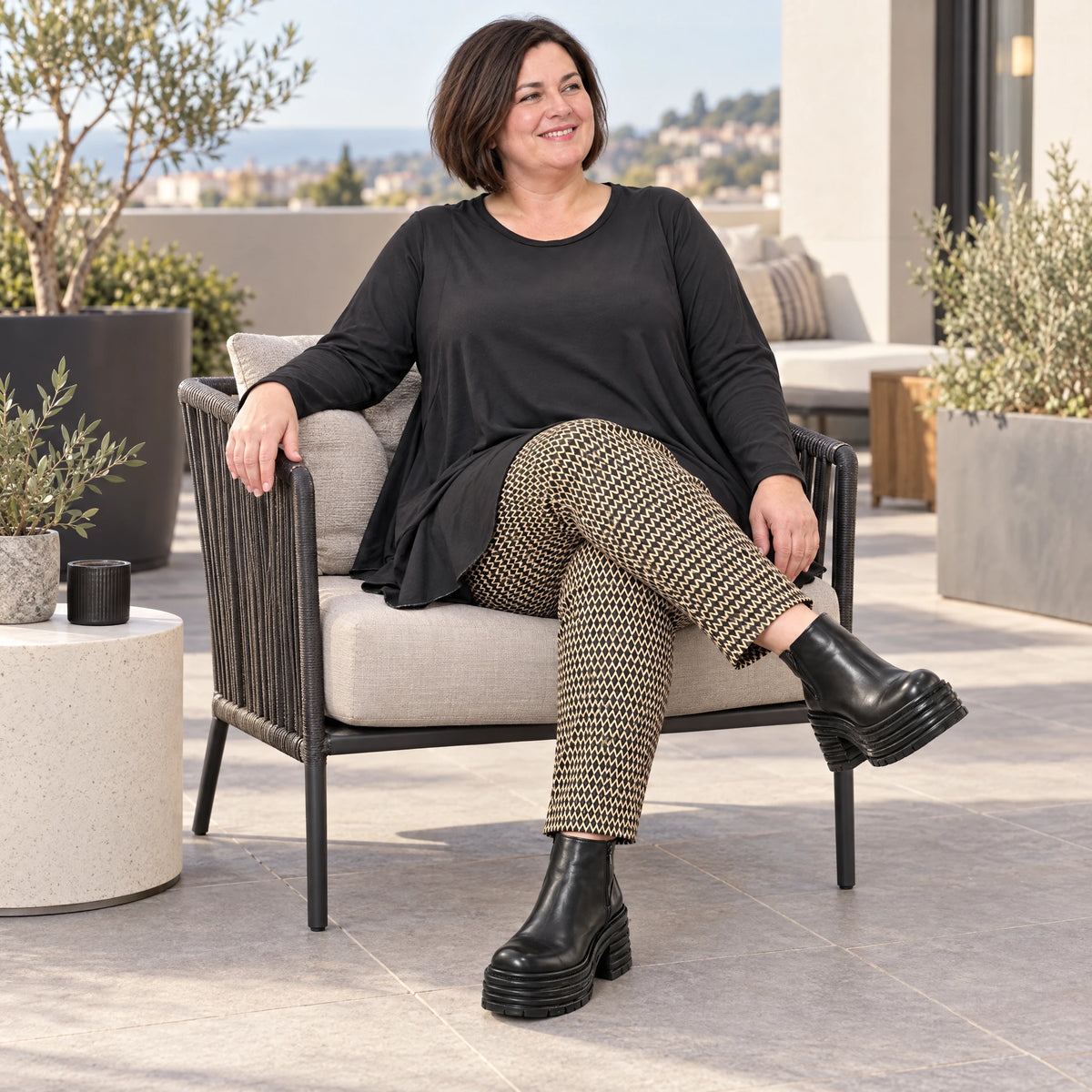 Karottenhose in Cognac/Schwarz aus weichem Bengaline Stretch mit elastischem Bund
