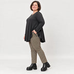 Karottenhose in Cognac/Schwarz aus weichem Bengaline Stretch mit elastischem Bund