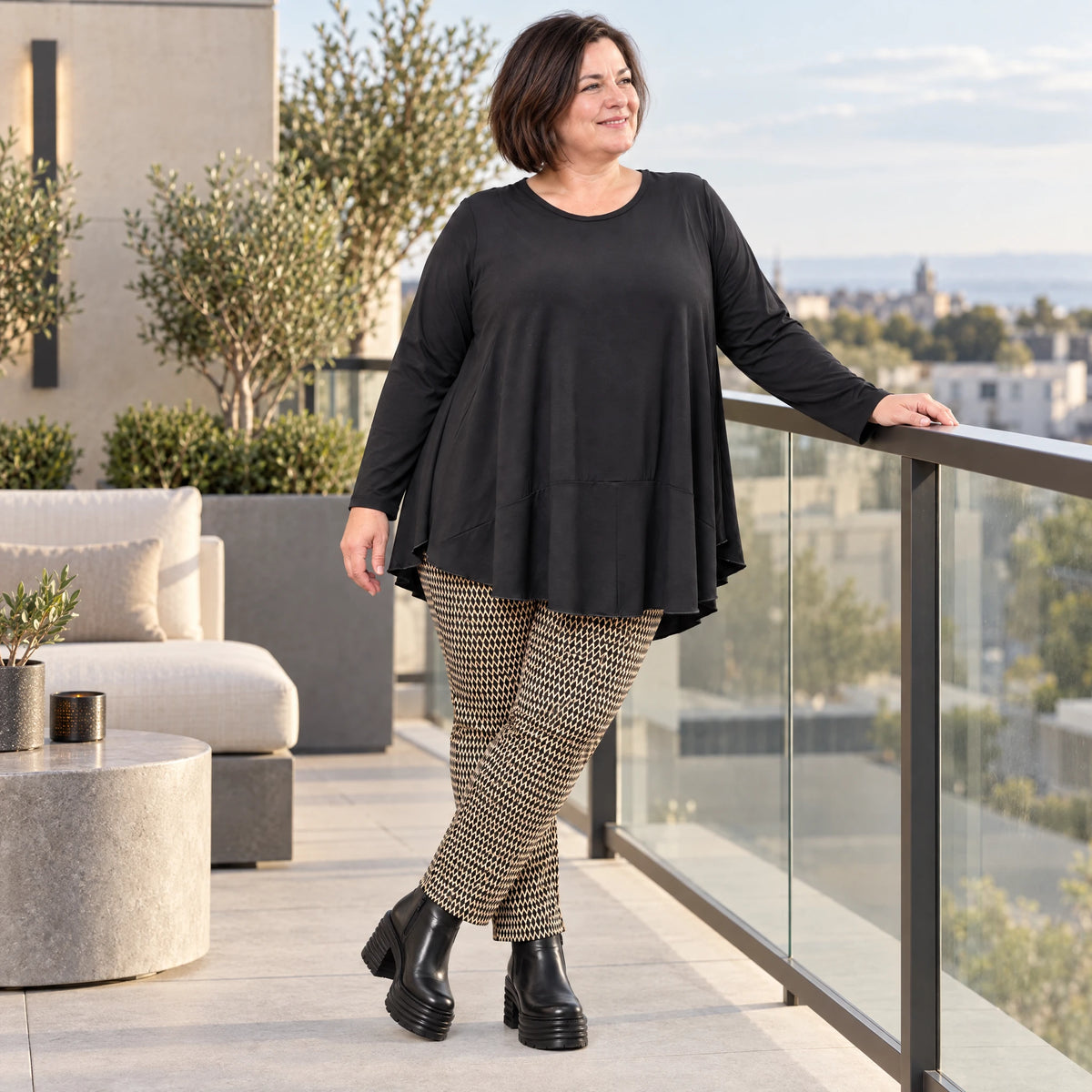 Karottenhose in Cognac/Schwarz aus weichem Bengaline Stretch mit elastischem Bund