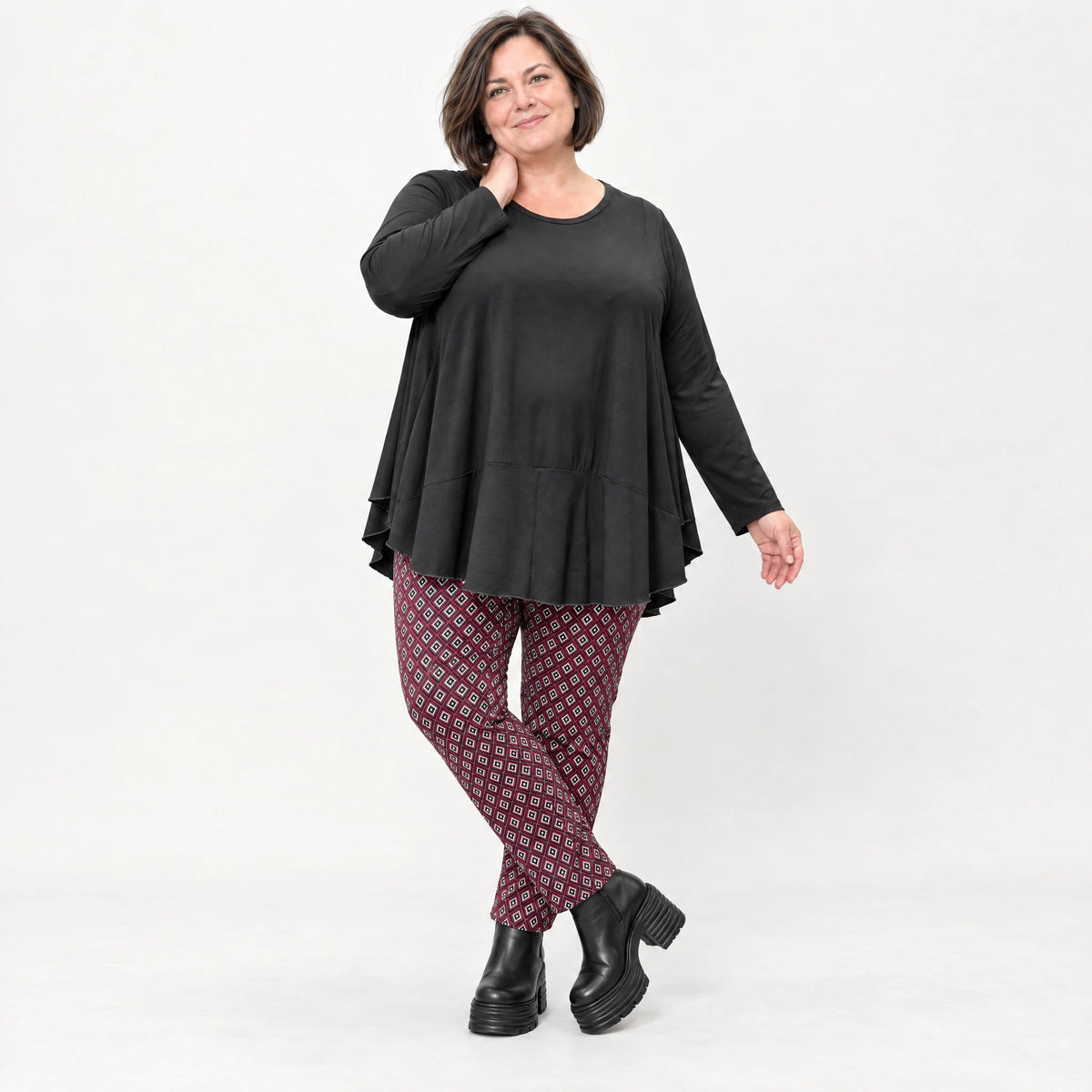Karottenhose aus fließendem Bengaline in Fuchsia/Schwarz/Weiß mit elastischem Bund