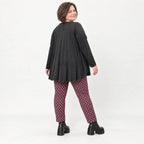 Karottenhose aus fließendem Bengaline in Fuchsia/Schwarz/Weiß mit elastischem Bund