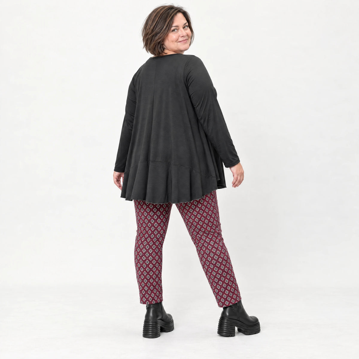Karottenhose aus fließendem Bengaline in Fuchsia/Schwarz/Weiß mit elastischem Bund