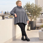 Strickshirt in Grau mit weichem Rollkragen und fließender A-Linie aus feinem Strick