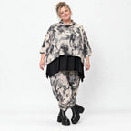 Kastiger Feinstrickpullover mit Rollkragen in Ecru/Schwarz aus weichem Strick mit Stretch
