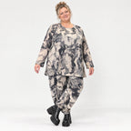 Feinstrickshirt in Ecru/Schwarz mit A-Linie Rundhalsausschnitt und weichem Stretch