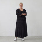 Leichte Jersey Jacke in tiefem Schwarz mit asymmetrischem Schnitt und weichem Tragekomfort