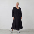 Leichte Jersey Jacke in tiefem Schwarz mit asymmetrischem Schnitt und weichem Tragekomfort