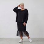 Fließendes Kapuzenshirt aus schwarzem Viskosejersey mit Dreiviertelarm und kastiger Form