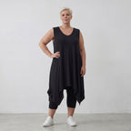 Ärmelloses Top in tiefem Schwarz aus fließendem Viskosejersey mit leicht schwingendem Saum