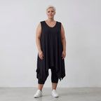 Ärmelloses Top in tiefem Schwarz aus fließendem Viskosejersey mit leicht schwingendem Saum