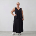 Ärmelloser Überwurf aus fließendem Viskosejersey in tiefem Schwarz mit moderner Zipfelform