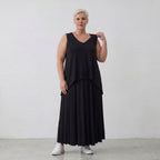 Ärmelloser Überwurf aus fließendem Viskosejersey in tiefem Schwarz mit moderner Zipfelform
