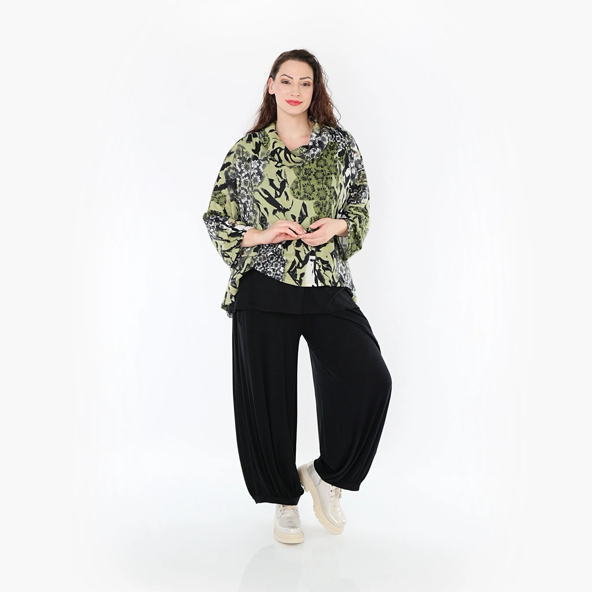  AKH Fashion Bigshirt in kastiger Form, aus Viskose, 1395.03019, Olive-Schwarz-Weiß, Blumen