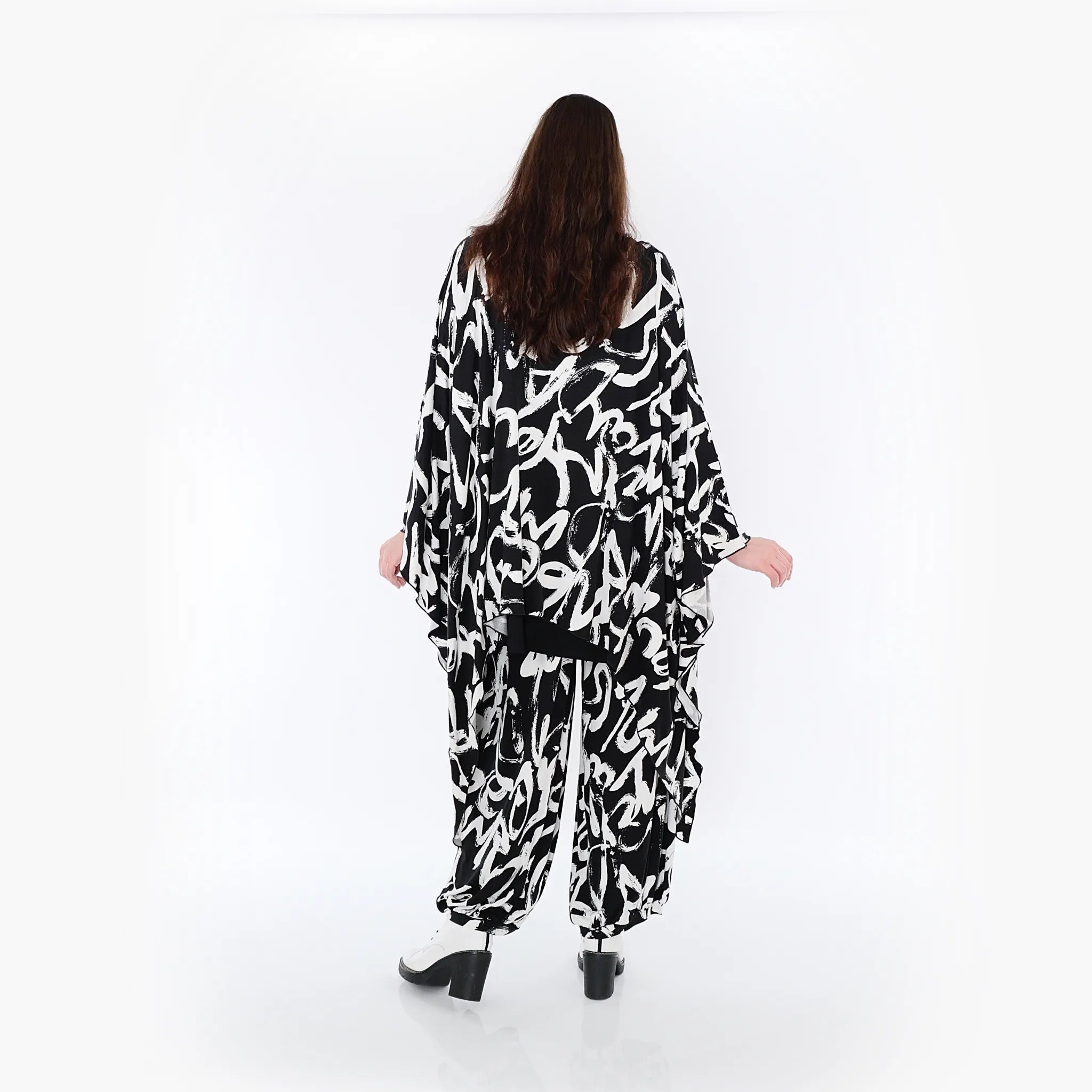  Zipfel Bigshirt von AKH Fashion aus Viskose, 1434.07026, Schwarz/Weiß, Schick, Modern, Bequem
