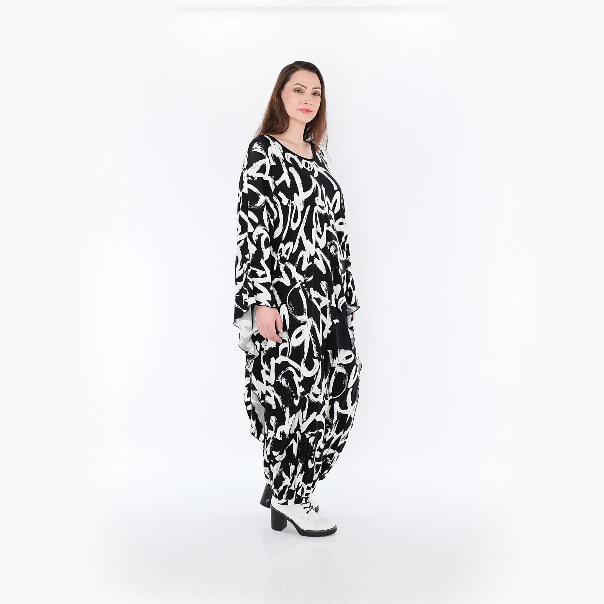  Zipfel Bigshirt von AKH Fashion aus Viskose, 1434.07026, Schwarz/Weiß, Schick, Modern, Bequem