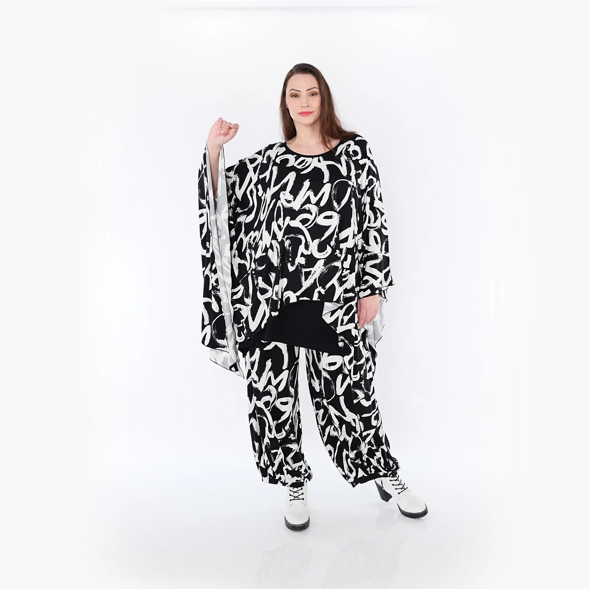  Zipfel Bigshirt von AKH Fashion aus Viskose, 1434.07026, Schwarz/Weiß, Schick, Modern, Bequem