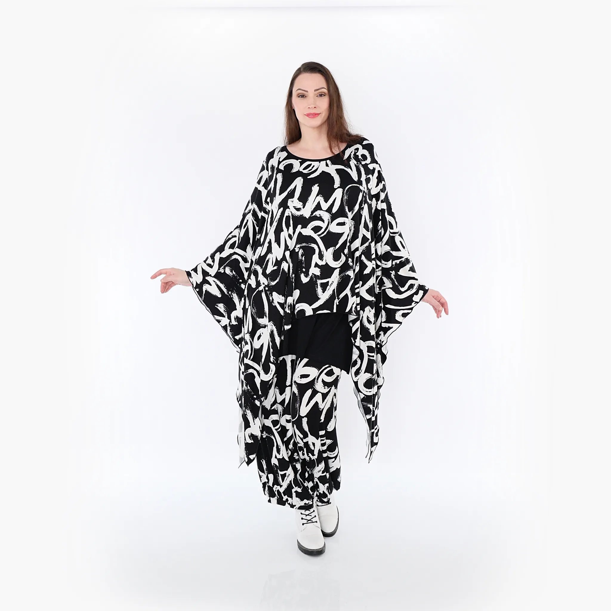  Zipfel Bigshirt von AKH Fashion aus Viskose, 1434.07026, Schwarz/Weiß, Schick, Modern, Bequem