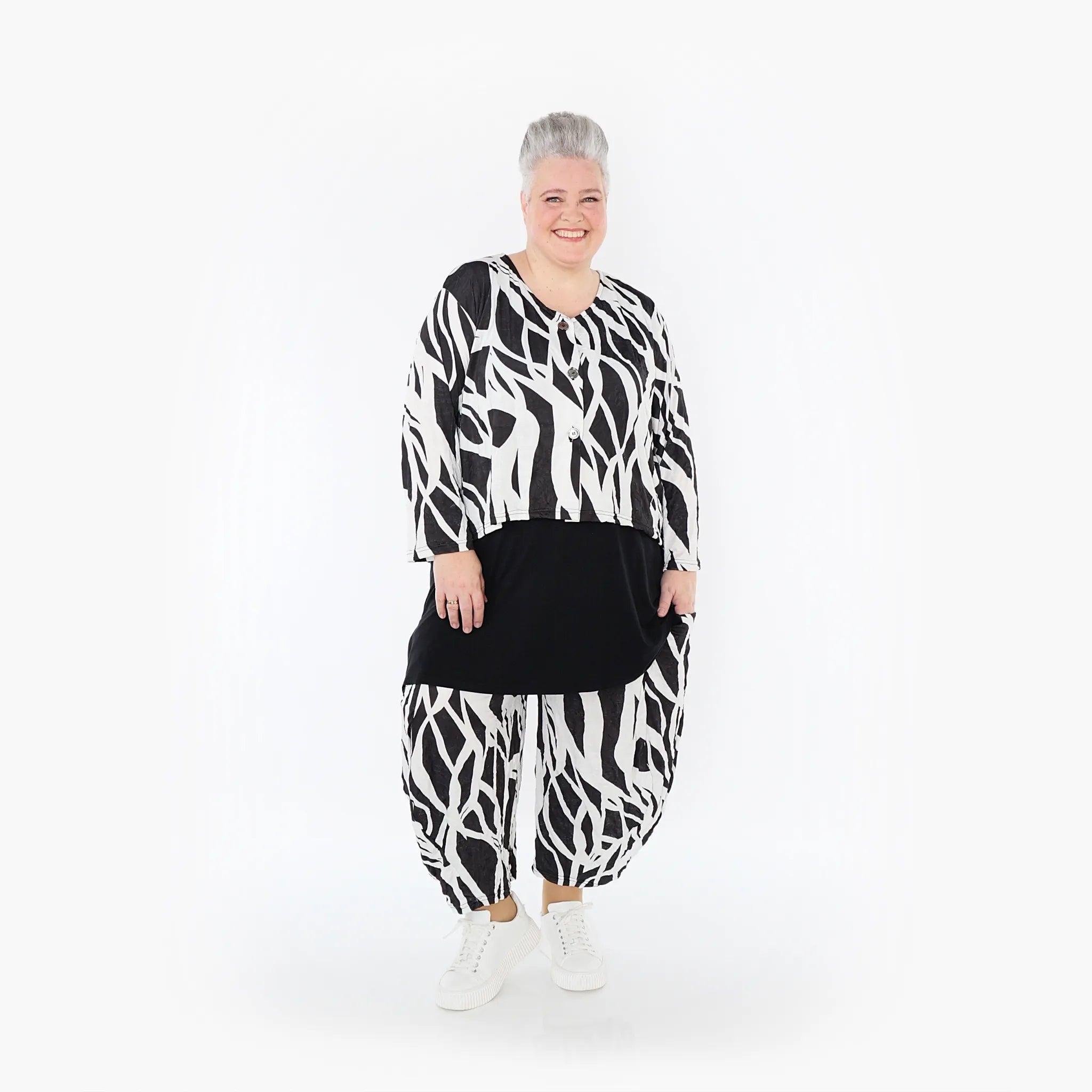  AKH Fashion Jacke in gerundeter Form, aus Viskose, 1460.00130, Schwarz/Weiß, Zebra, Schick
